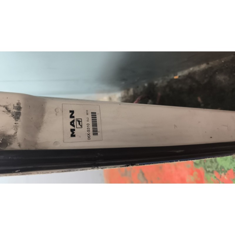 Recambio de puerta delantera izquierda para man tgx 18.440 fg / 4x2 bl xl referencia OEM IAM 81626004129 7