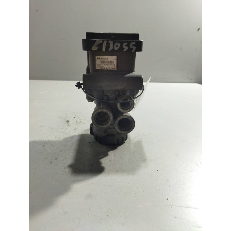 Recambio de valvula aire para renault d narrow referencia OEM IAM 22225564 K102265 VALVULA EBS