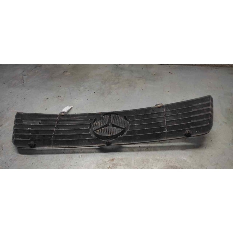 Recambio de rejilla delantera para mercedes-benz sprinter (w901,w903) combi 2.3 cat referencia OEM IAM 9018880123 2