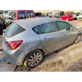 opel astra j (p10) del año 2012