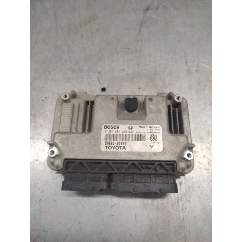 Recambio de centralita motor uce para toyota yaris 1.0 cat referencia OEM IAM 0261S04205  896610DB60