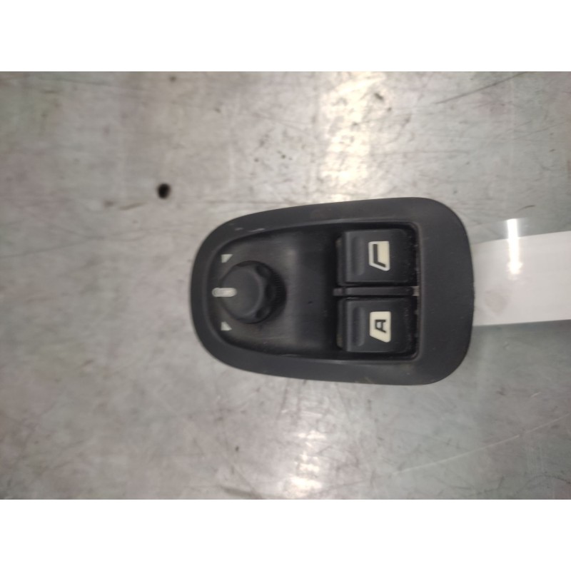 Recambio de mando elevalunas delantero izquierdo para peugeot 206 berlina xt referencia OEM IAM   