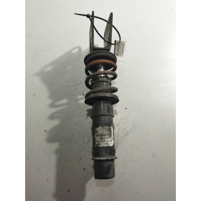 Recambio de amortiguador trasero derecho cabina para renault d narrow referencia OEM IAM 82052323  