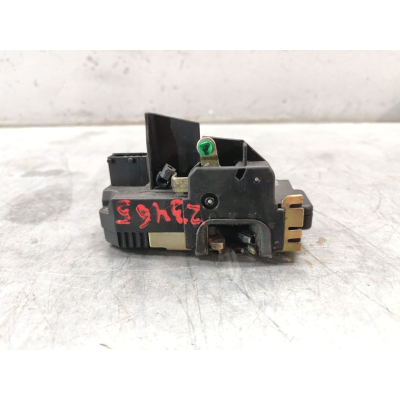Recambio de cerradura puerta delantera izquierda para opel vectra b berlina básico referencia OEM IAM 90585021 8PINES  