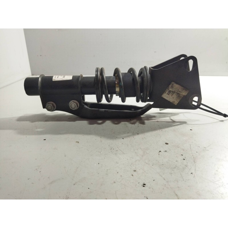 Recambio de amortiguador trasero izquierdo cabina para renault d narrow referencia OEM IAM 82052323 - Blanco 3