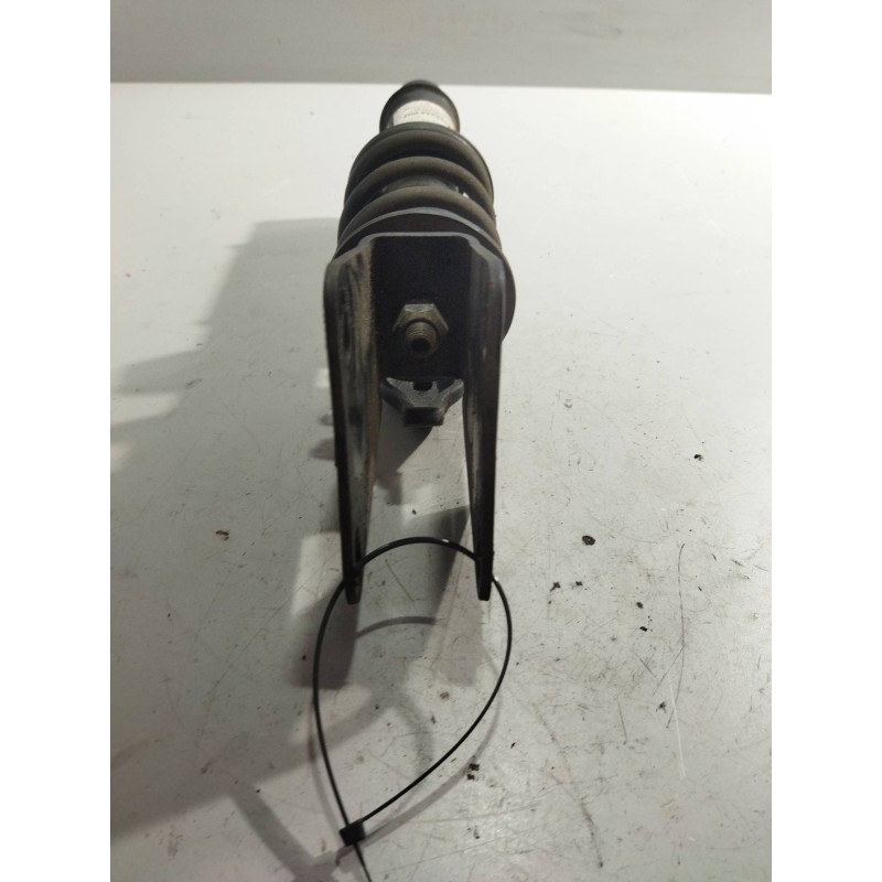 Recambio de amortiguador trasero izquierdo cabina para renault d narrow referencia OEM IAM 82052323 - Blanco 4