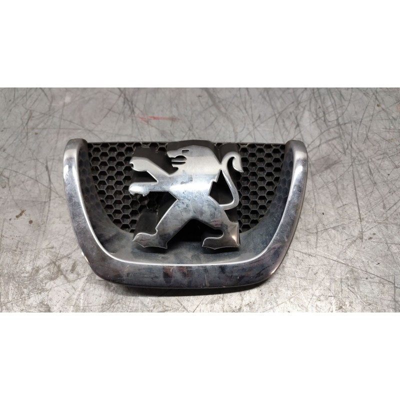 Recambio de emblema para peugeot 207 1.4 hdi referencia OEM IAM 96864156  