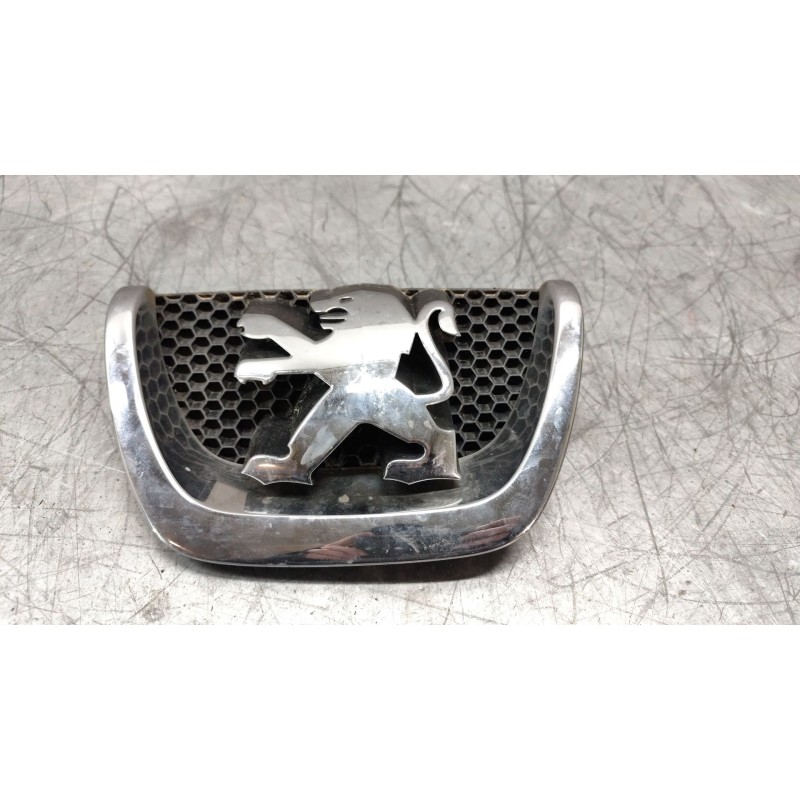 Recambio de emblema para peugeot 207 sw confort referencia OEM IAM   
