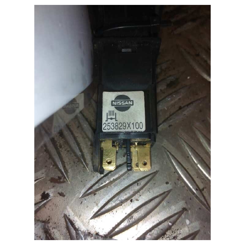 Recambio de interruptor para nissan trucks atleon 120 referencia OEM IAM 253829X100 - Blanco 2