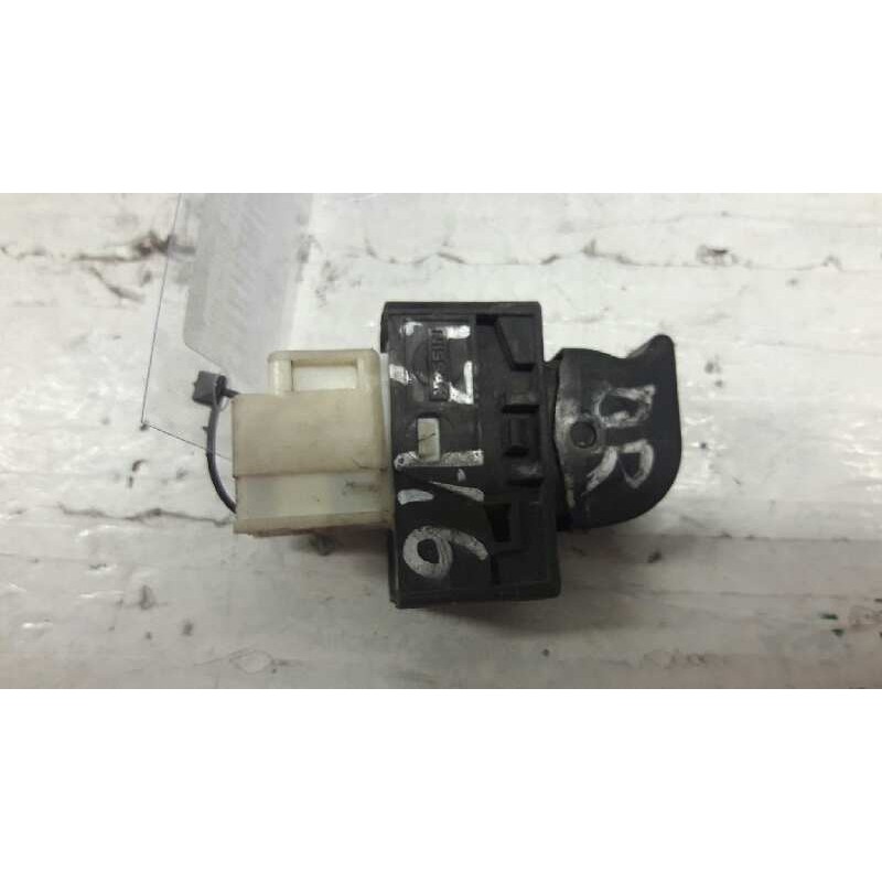 Recambio de mando elevalunas delantero derecho para nissan almera (n15) 2.0 diesel referencia OEM IAM - Blanco 2