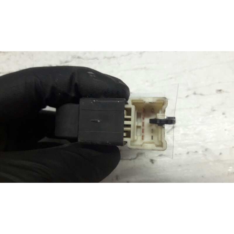 Recambio de mando elevalunas delantero derecho para nissan almera (n15) 2.0 diesel referencia OEM IAM - Blanco 4