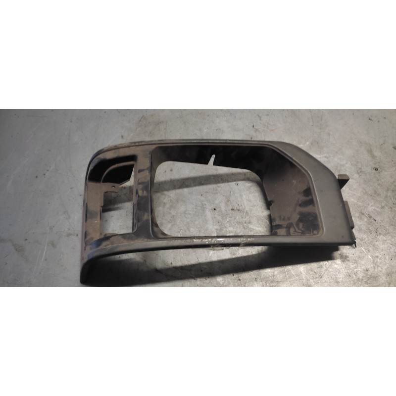 Recambio de molduras delanteras para isuzu van midi van midi caja cerrada, corto referencia OEM IAM  CONTORNO FARO DERECHO