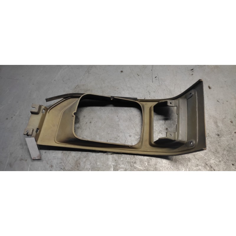 Recambio de molduras delanteras para isuzu van midi van midi caja cerrada, corto referencia OEM IAM  CONTORNO FARO DERECHO 2