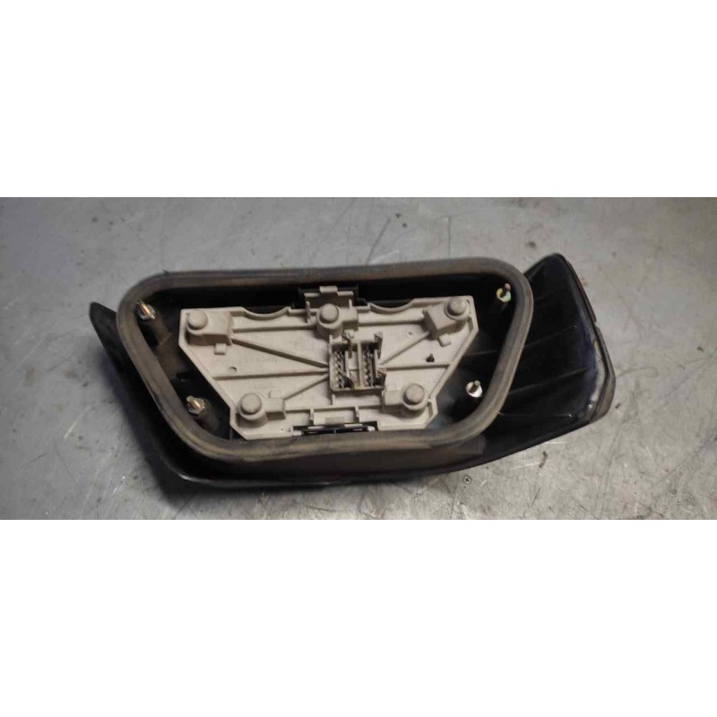 Recambio de piloto trasero derecho para peugeot 605 srti referencia OEM IAM 2