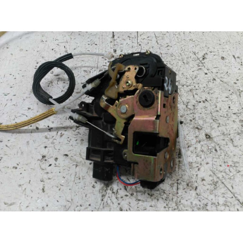 Recambio de cerradura puerta trasera derecha para audi a6 avant (4b5) 2.5 tdi referencia OEM IAM 4