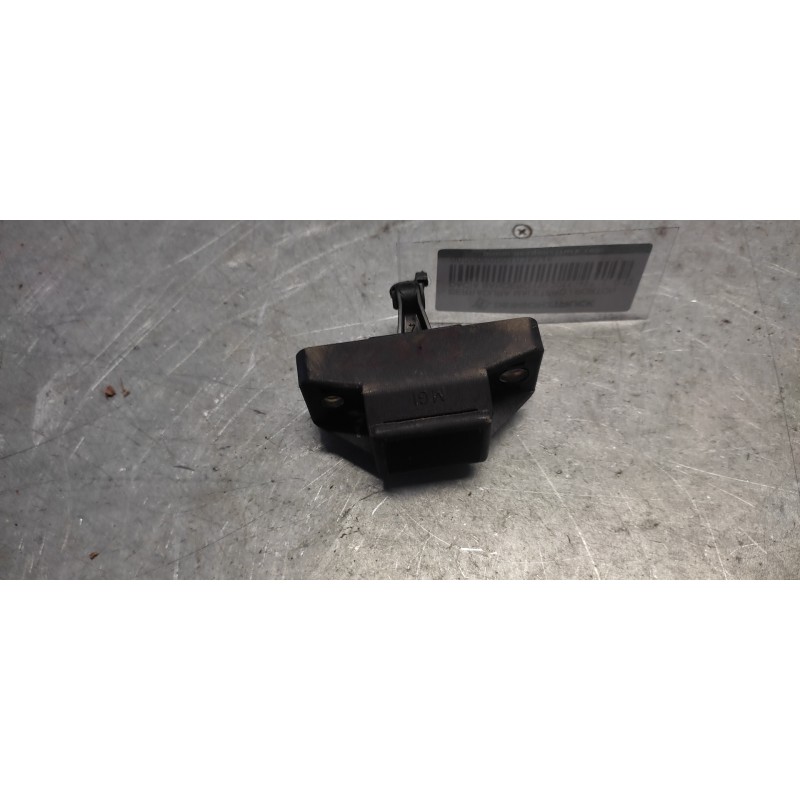 Recambio de cerradura maletero / porton para dacia sandero referencia OEM IAM - Blanco 2