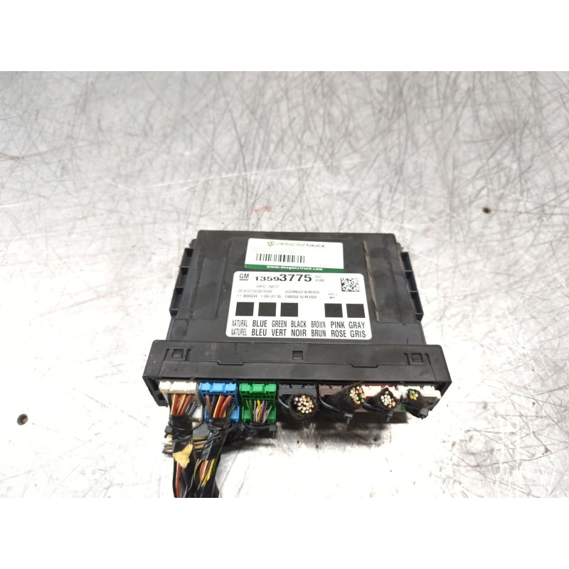 Recambio de caja reles / fusibles para opel insignia berlina expression referencia OEM IAM 13593775  
