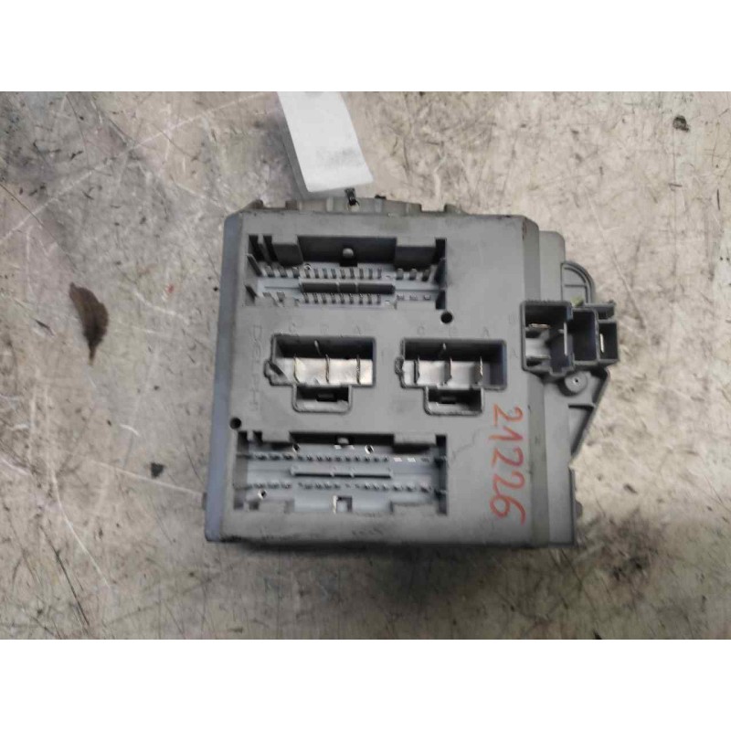 Recambio de caja reles / fusibles para iveco daily combi caja cerrada techo alto 29l... batalla 3000l referencia OEM IAM 6950126 - Rojo 2