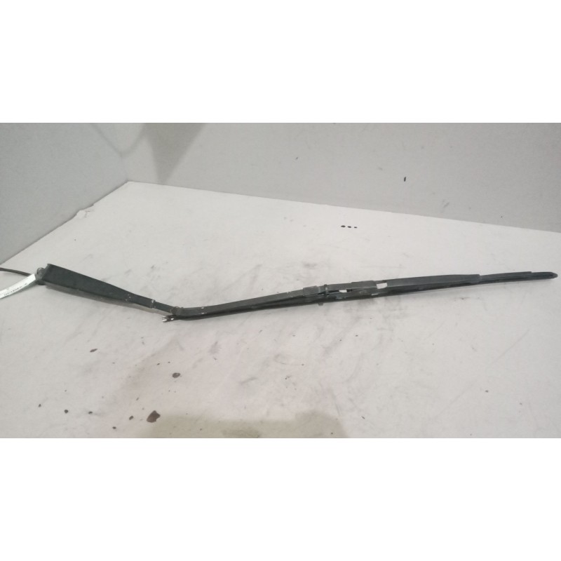 Recambio de brazo limpia delantero izquierdo para renault magnum ab diesel referencia OEM IAM   