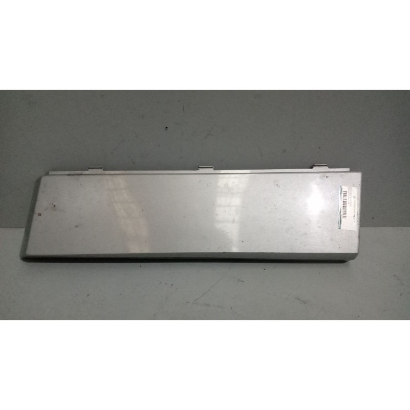 Recambio de molduras delanteras para renault magnum ab diesel referencia OEM IAM 5010468808  