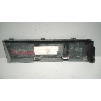 Recambio de molduras delanteras para renault magnum ab diesel referencia OEM IAM 5010468808  