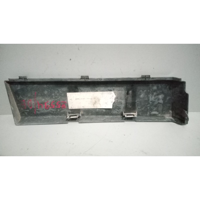 Recambio de molduras delanteras para renault magnum ab diesel referencia OEM IAM 5010468808 - Blanco 2