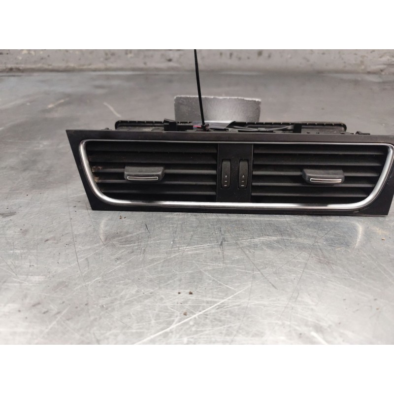 Recambio de aireador para audi a4 ber. (b8) básico referencia OEM IAM 8T1820951  