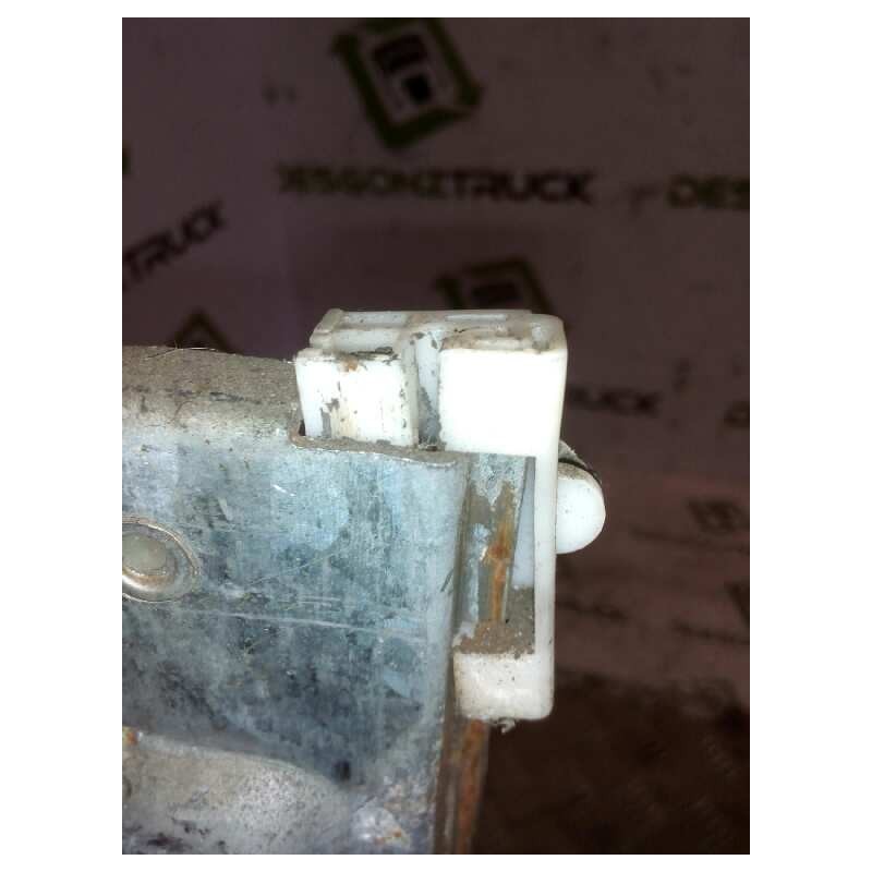 Recambio de elevalunas delantero derecho para nissan trucks atleon 120 referencia OEM IAM 0130821700 BOSCH 12V - Blanco 3
