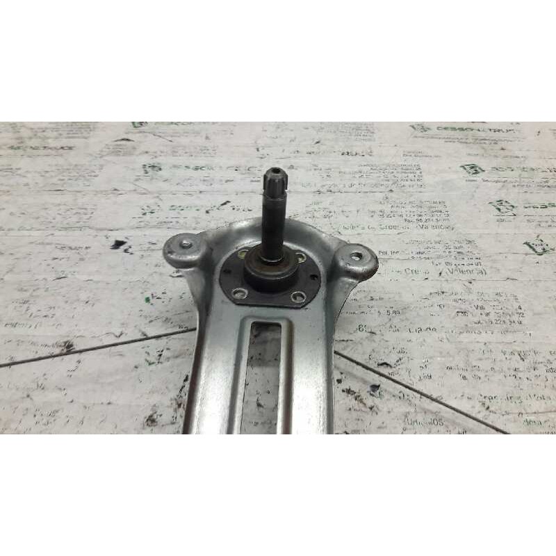 Recambio de elevalunas trasero derecho para opel zafira b 1.9 cdti referencia OEM IAM - Gris 2