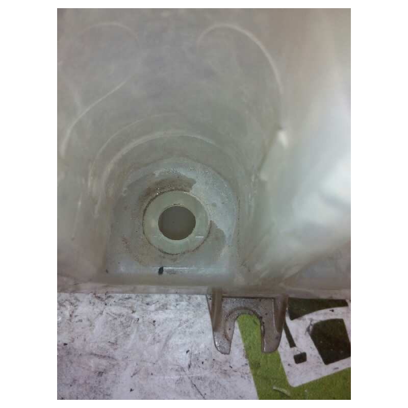 Recambio de deposito limpia para iveco daily caja cerrada (1999 =>) 35 - s 11 caja cerrada referencia OEM IAM 500336393 - Blanco 2