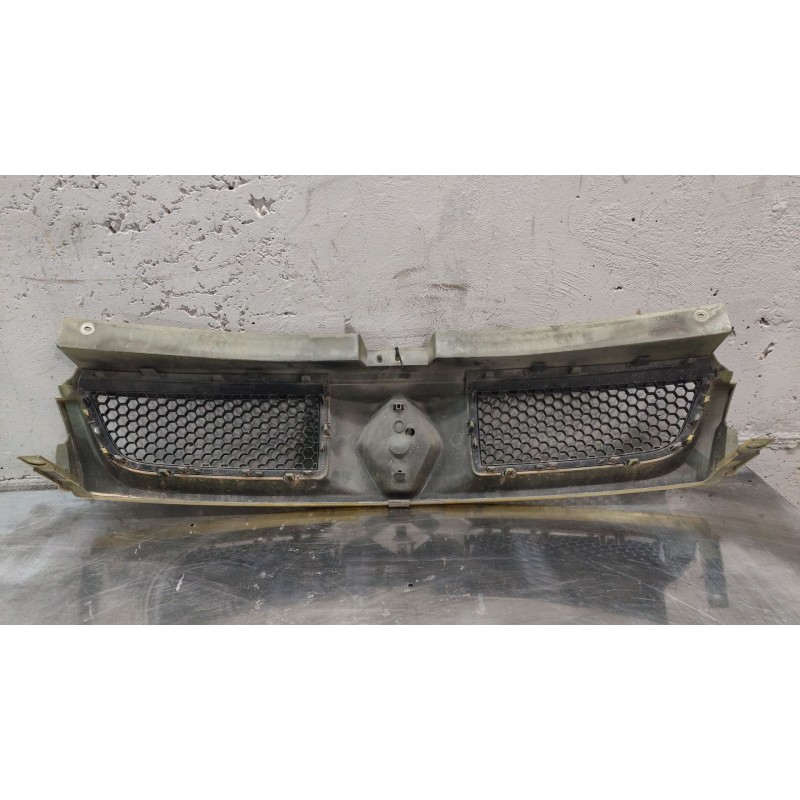 Recambio de rejilla delantera para renault trafic ii furgoneta (fl) 1.9 dci 100 (fl0c) referencia OEM IAM - Amarillo 2