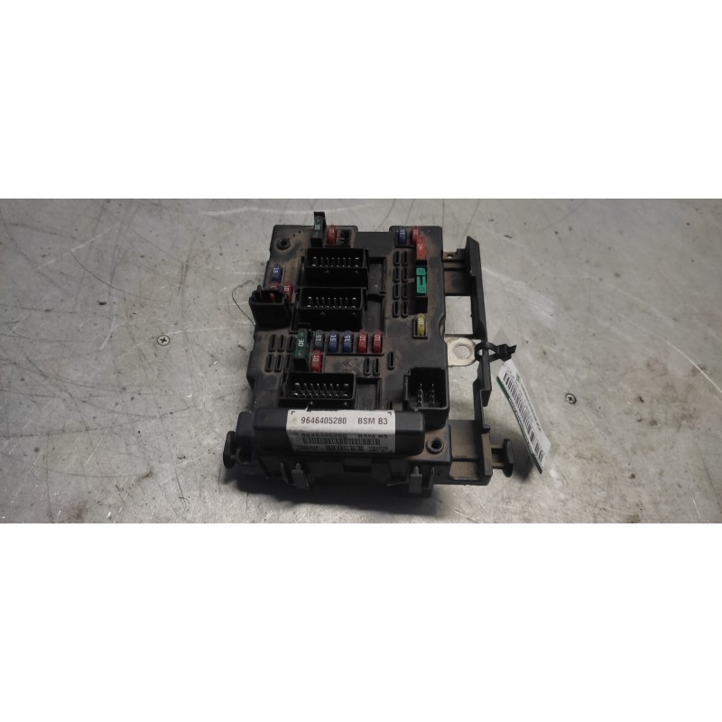 Recambio de caja reles / fusibles para citroën xsara berlina 2.0 hdi cat (rhy / dw10td) referencia OEM IAM 9646405280 22631516 B 2