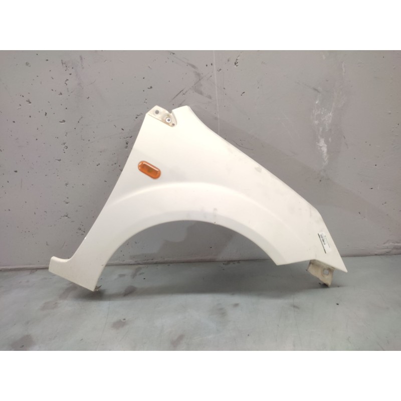 Recambio de aleta delantera derecha para ford fiesta (cbk) ambiente referencia OEM IAM   