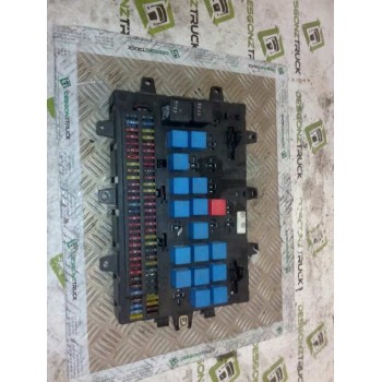 Recambio de caja reles / fusibles para renault 470 magnum e2 12.0 diesel referencia OEM IAM 5010231782  