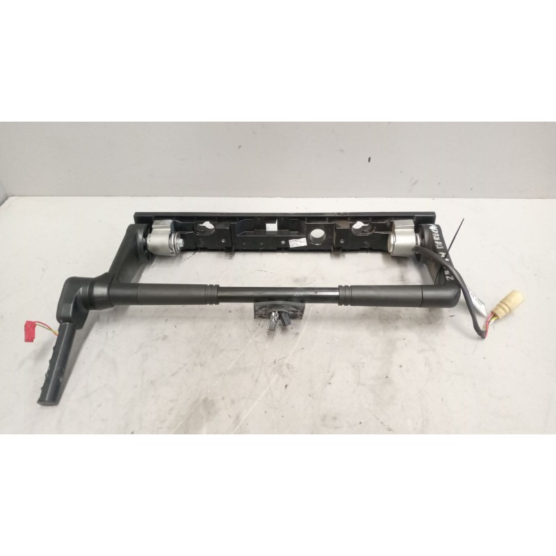 Recambio de brazo retrovisor derecho para renault magnum ab diesel referencia OEM IAM   