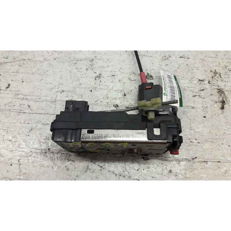 Recambio de cerradura puerta trasera derecha para opel astra h berlina referencia OEM IAM 13210739 2