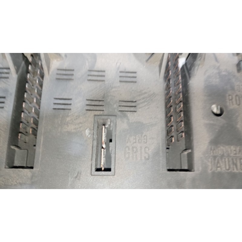 Recambio de caja reles / fusibles para daf serie lf45 desde 01 5.9 diesel referencia OEM IAM 7420792050 - Blanco 4