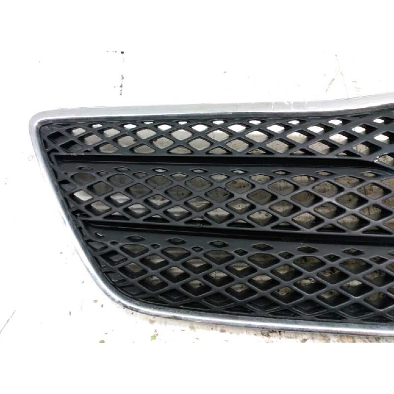 Recambio de rejilla delantera central para toyota corolla (e12) 2.0 d-4d linea terra berlina referencia OEM IAM - Rojo 2