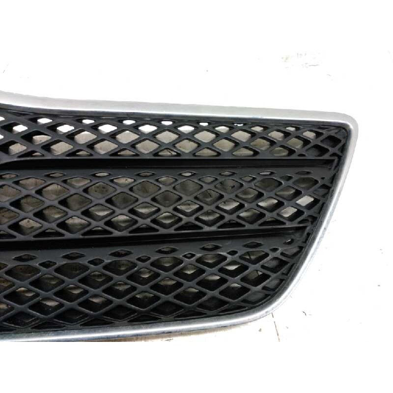 Recambio de rejilla delantera central para toyota corolla (e12) 2.0 d-4d linea terra berlina referencia OEM IAM - Rojo 4