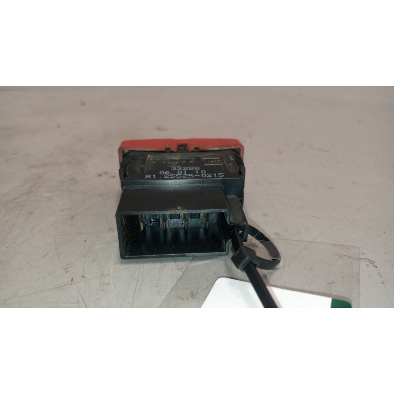 Recambio de warning para man tgx 18.480 12.4 diesel referencia OEM IAM 81255250215 - Blanco 2