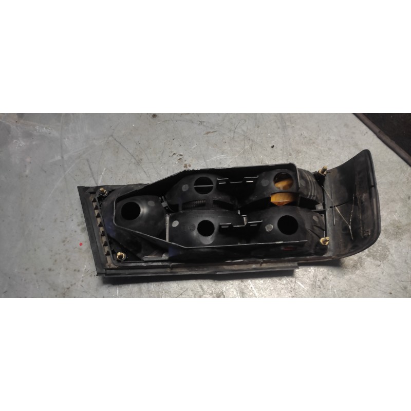 Recambio de piloto trasero derecho para peugeot 405 berlina clim referencia OEM IAM 2