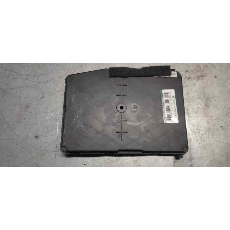 Recambio de caja reles / fusibles para renault scenic ii 1.5 dci diesel referencia OEM IAM 8200606824 8200623826 3