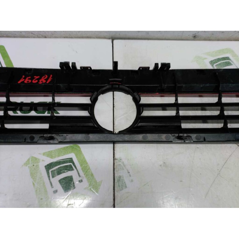 Recambio de rejilla delantera central para volkswagen golf iii variant ( 1h5) cl referencia OEM IAM 1H6853653 - Rojo 7