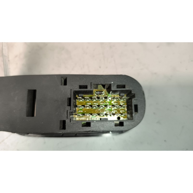 Recambio de mando elevalunas delantero izquierdo para daf serie xf105.460 12.9 diesel referencia OEM IAM 1811135 - Blanco 4