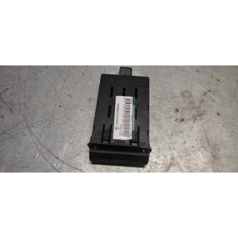 Recambio de cenicero para seat cordoba berlina (6k2) 1.8 16v cat (adl) referencia OEM IAM 6K0941561  