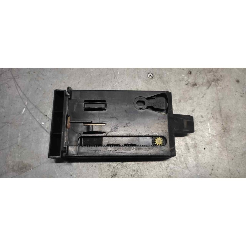 Recambio de cenicero para seat cordoba berlina (6k2) 1.8 16v cat (adl) referencia OEM IAM 6K0941561 2