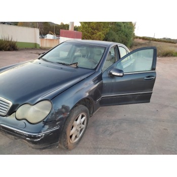 mercedes-benz clase c (w203) berlina del año 2001