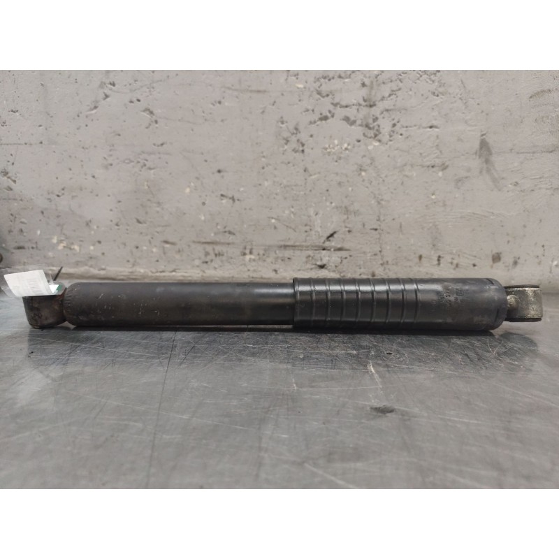 Recambio de amortiguador trasero izquierdo para iveco daily config. paquetería cabina simple 35s... batalla 3750 referencia OEM - Blanco 3