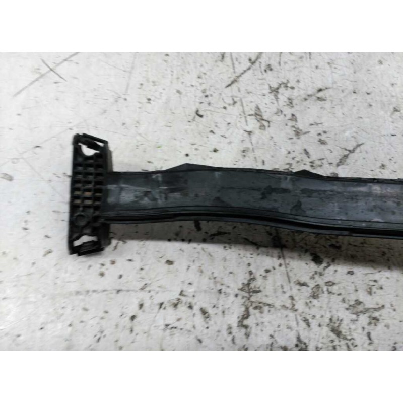Recambio de molduras delanteras para peugeot 308 confort referencia OEM IAM 2