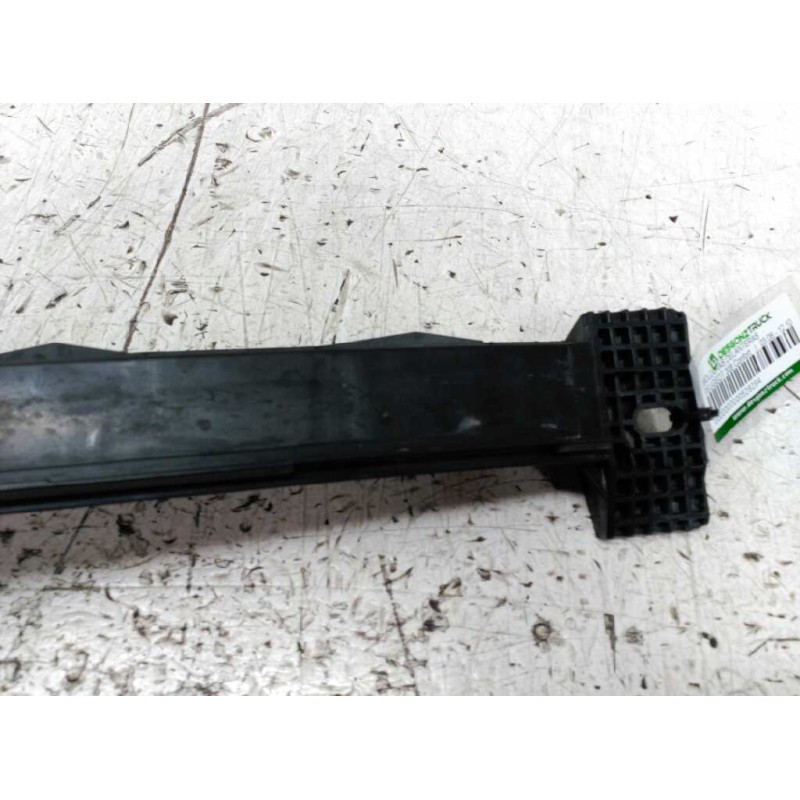 Recambio de molduras delanteras para peugeot 308 confort referencia OEM IAM 3